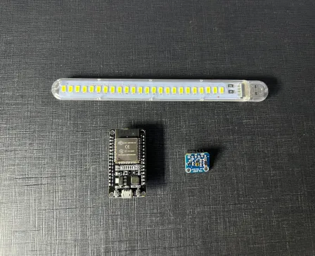 Automatic illumination using portable lamp